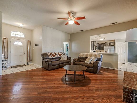 3rd image of 4009 Georgetown Dr