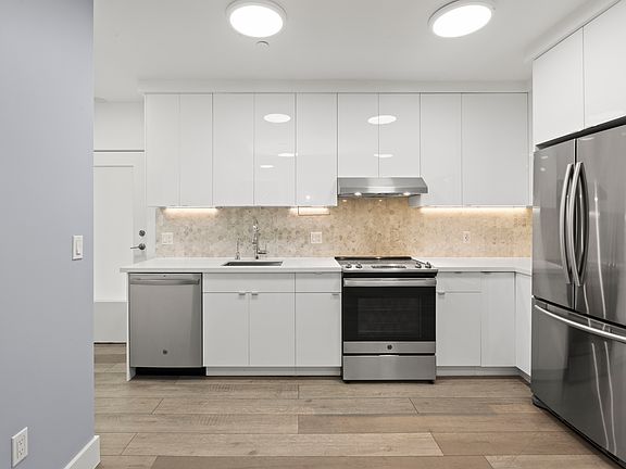 2nd image of 104 Guerrero St #9