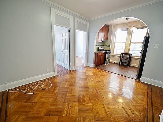 4th image of 34-31 43rd St #1R