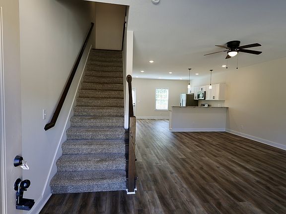 3rd image of 500 Peachers Mill Rd