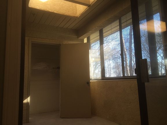 3rd image of 704 Lismore SE