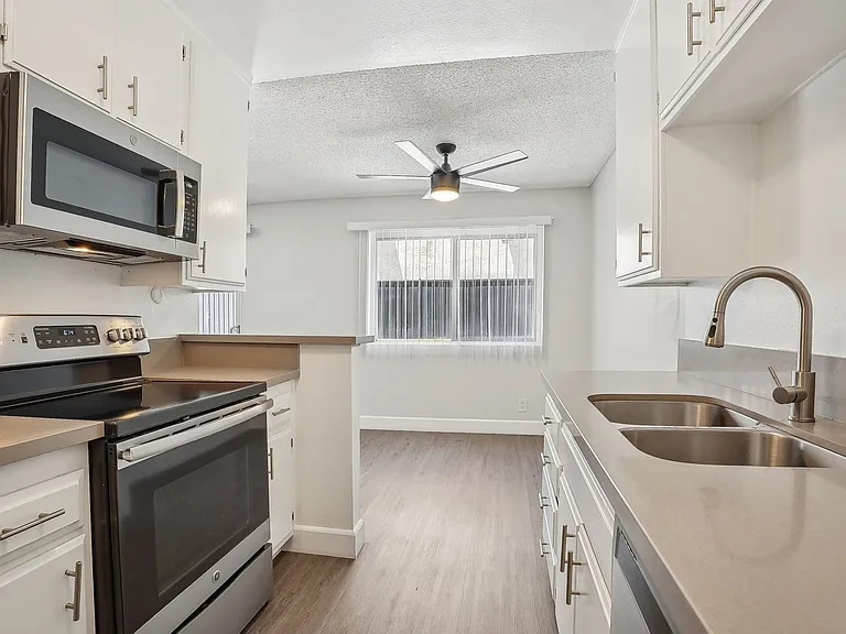 245 South Serrano Ave — Photo 57
