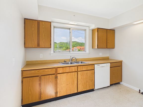 4th image of 1036 3rd St
