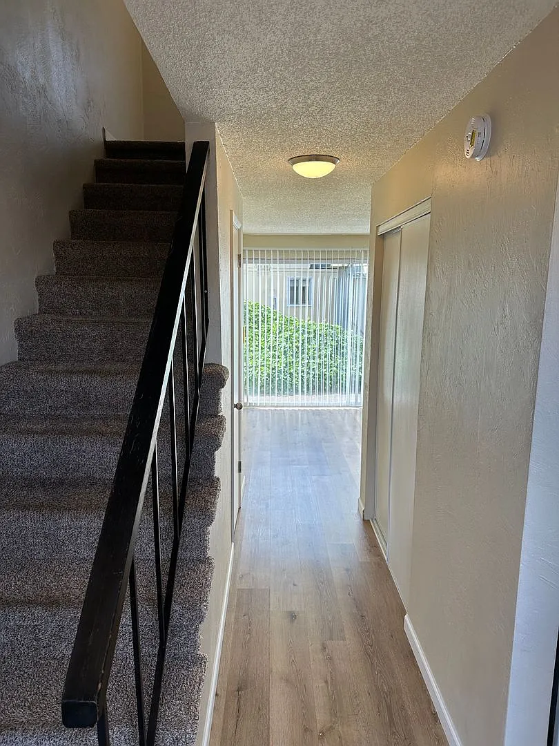 Villa Chateau Apartments — Photo 2