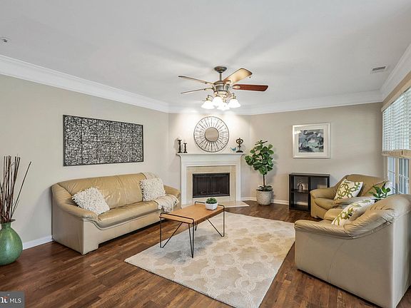 3rd image of 2812 Emma Lee St APT 301