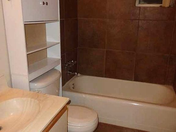 5th image of 1428 E Elm St #1