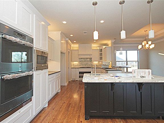 3rd image of 600 Bendelow Dr