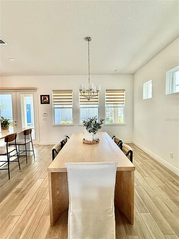 3 bed, 2.5 bath, 1987 sqft, $3,400 — Photo 4