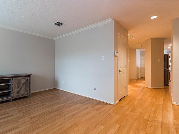3rd image of 3917 Evergreen Ct