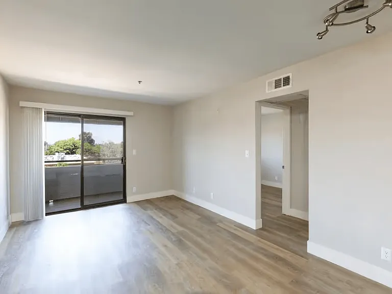Vue at Laurel Canyon — Photo 7