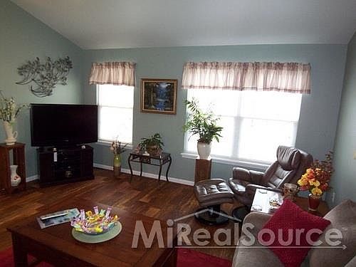4th image of 1261 Jackson Dr
