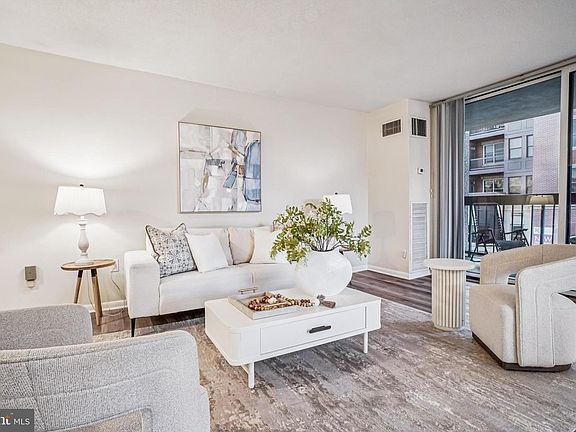 4th image of 400 Madison St APT 304
