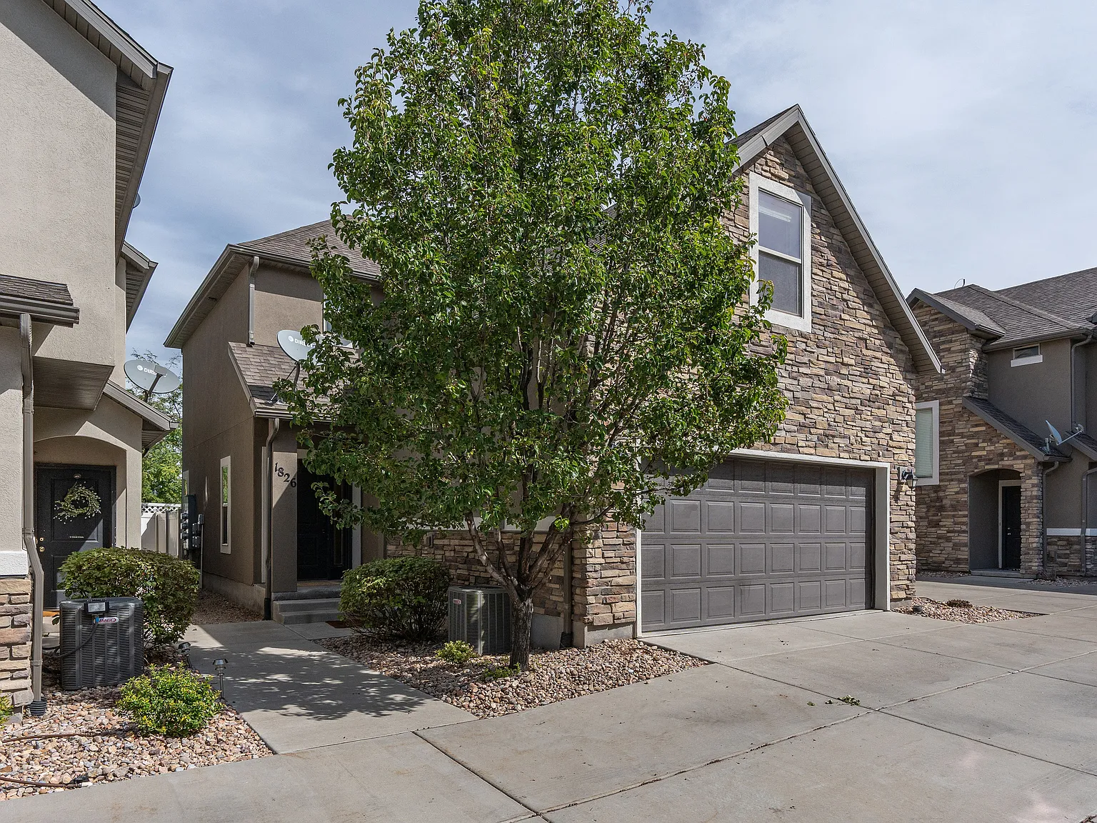 3 bed, 2.5 bath, 1767 sqft, $2,425 — Photo 2