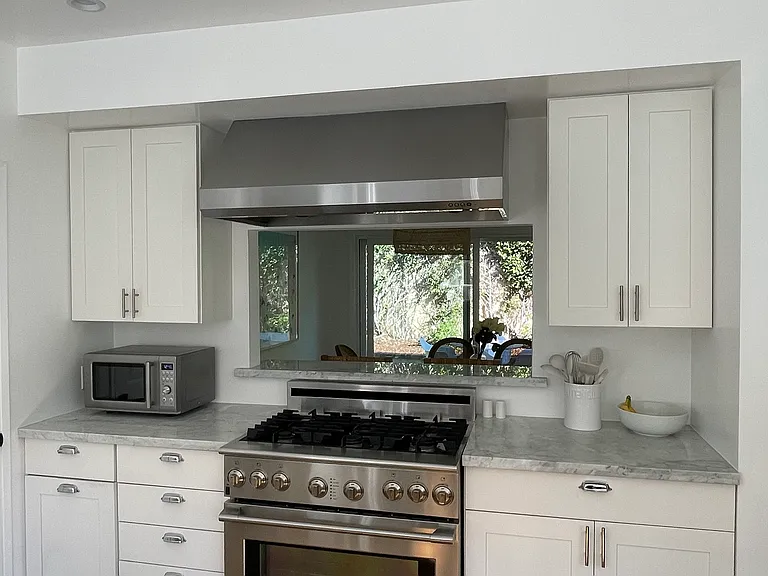 2964 Mandeville Canyon Rd — Photo 11