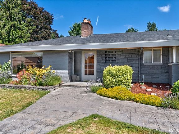 2nd image of 529 12th St SE