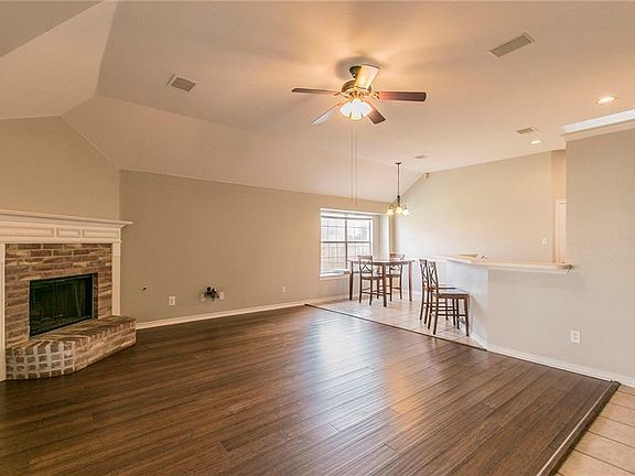 4th image of 1240 Courtney Ln