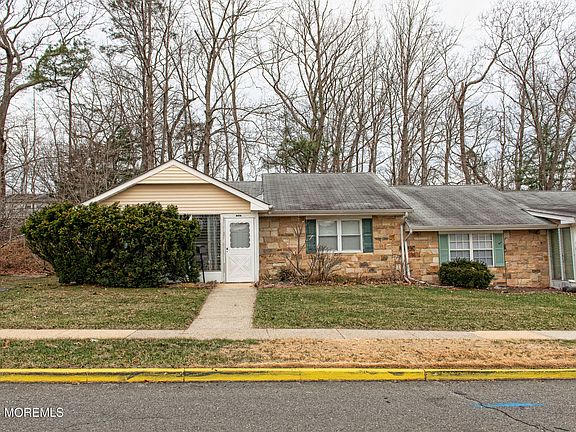 3rd image of 31 A Poinsettia Court