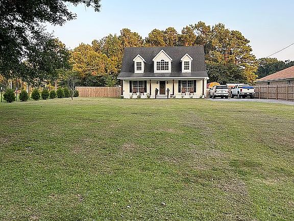 3rd image of 9570 Lakeview Rd