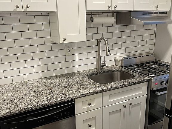 4th image of 4819 Florence Ave #2R