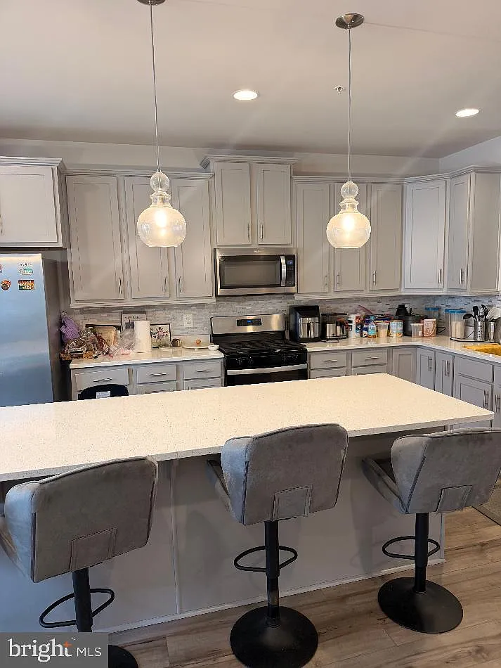 4 bed, 3.5 bath, 1760 sqft, $3,500 — Photo 3