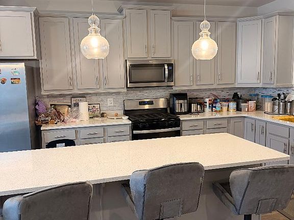 3rd image of 1011 Flester Ln