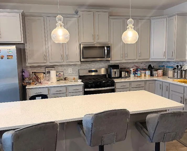 1011 Flester Ln — Photo 3