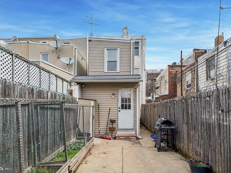 2042 E Huntingdon St — Photo 35