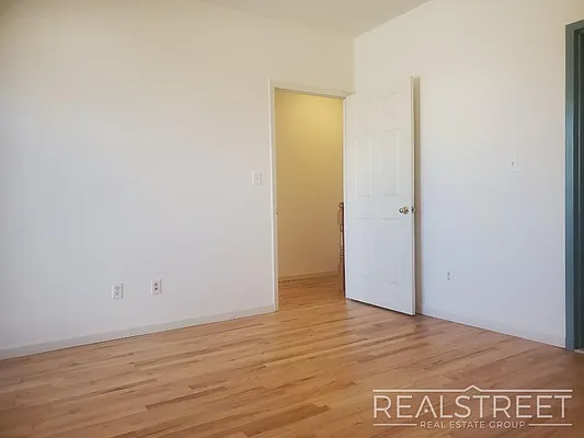 Rented by Real Street Inc | media 35