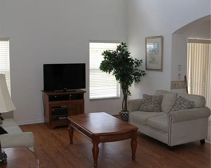806 Solana Cir — Photo 3