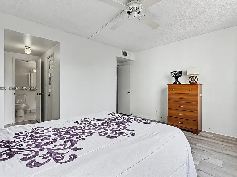 4330 Hillcrest Dr #405 — Photo 24