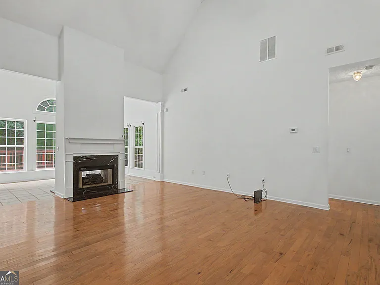 255 Squire Ln — Photo 14