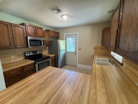 5th image of 2906 W 63rd St
