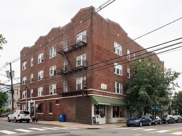 45 Hopkins Avenue - Gyalsten Apartments — Photo 16