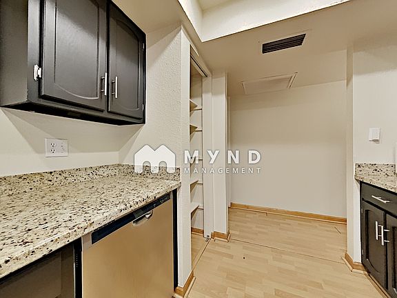 5th image of 1554 W Jacinto Ave
