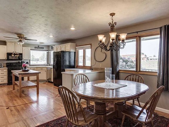 4th image of 11016 E Alki Ave
