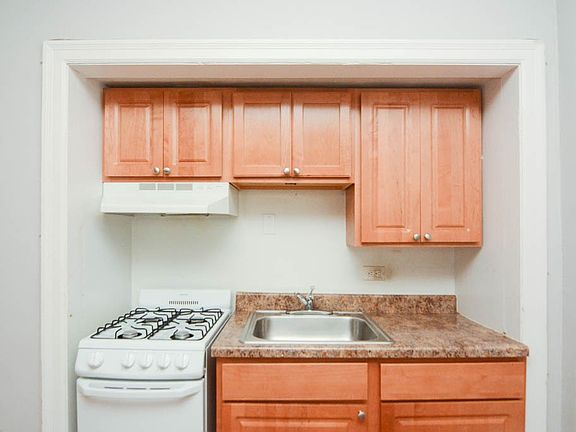 3rd image of 3335 W Diversey Ave #11