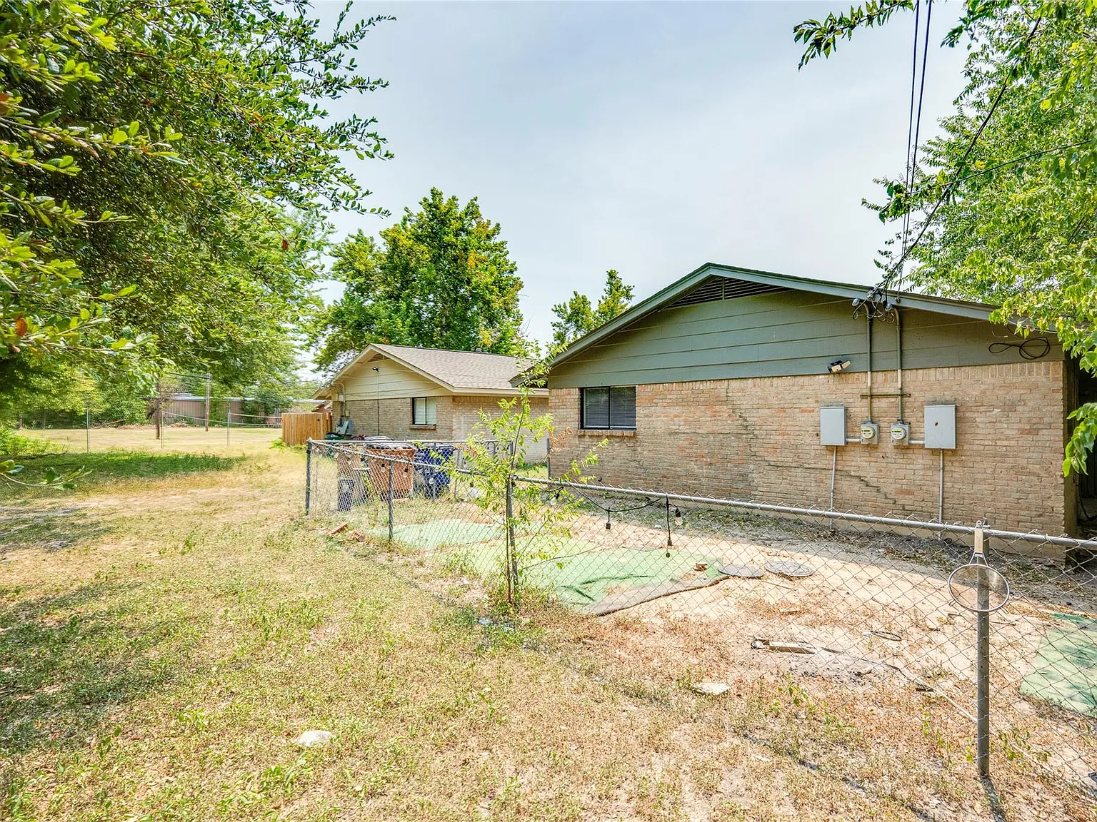 2 bed, 1.0 bath, 1596 sqft, $1,650 — Photo 3
