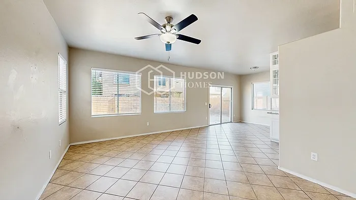 4018 W Irwin Ave — Photo 4
