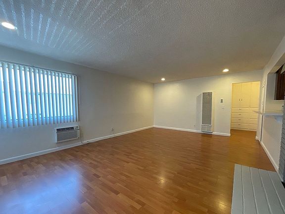 4th image of 1471 E Eureka St APT 228
