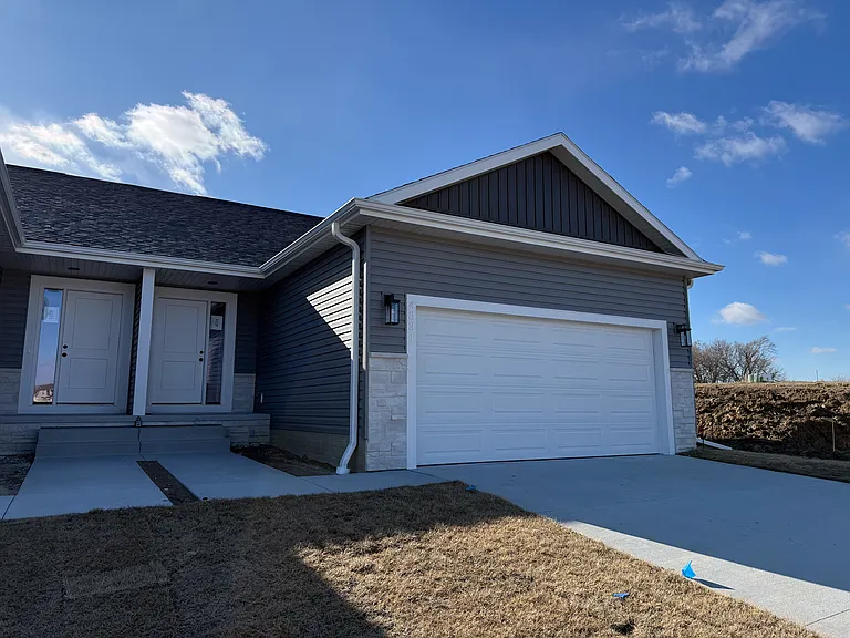 4401 W Frazier Dr — Photo 1