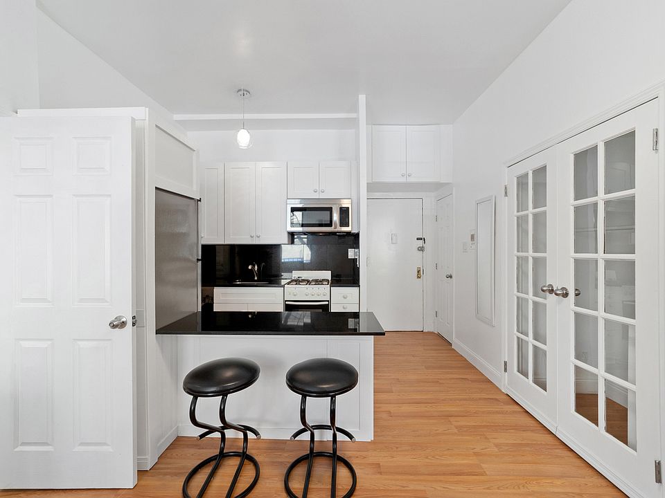 1st image of 403 W 57th St #2B
