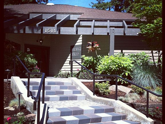 4th image of 1449 Bellevue Way NE APT B