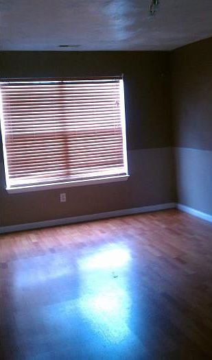 1st image of 195 Greenfield Cres