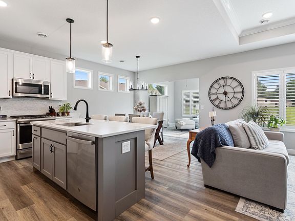 3rd image of 301 Riverview Cir