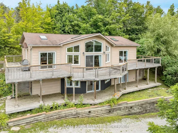 1858 Woods Bay Rd, Severn, ON L3V 0V7