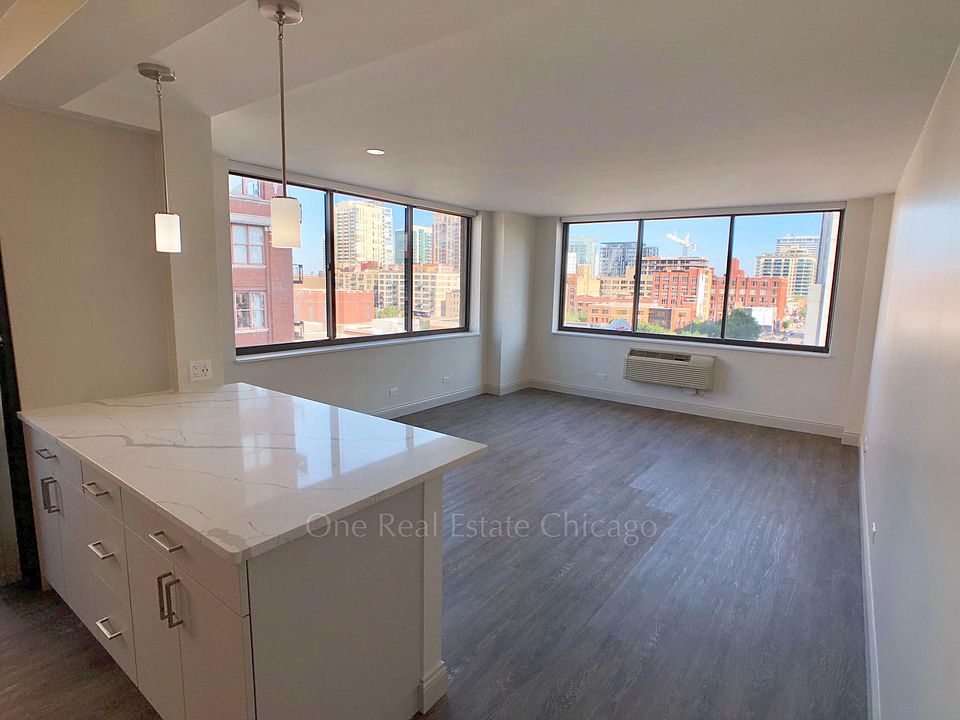 1st image of 330 W Illinois St #3