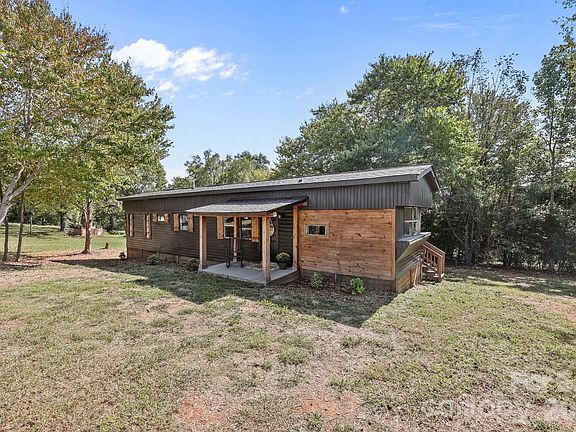 5th image of 1315 King Rd