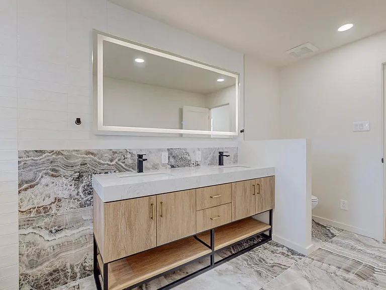 8005 Pickard Ave NE — Photo 35