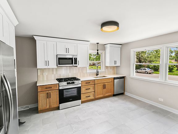4th image of 209 W Elmwood Dr