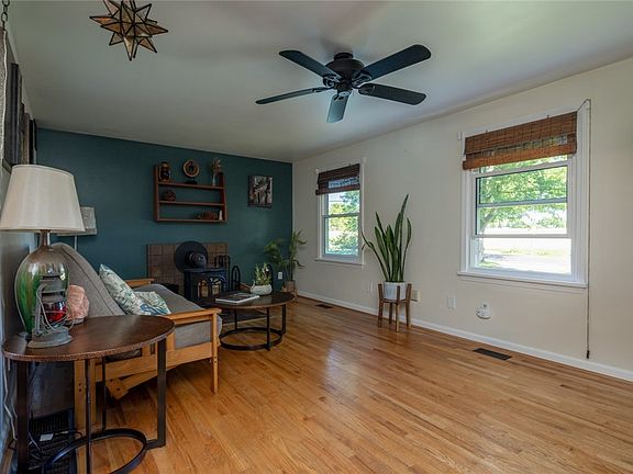 5th image of 962 Martin Rd